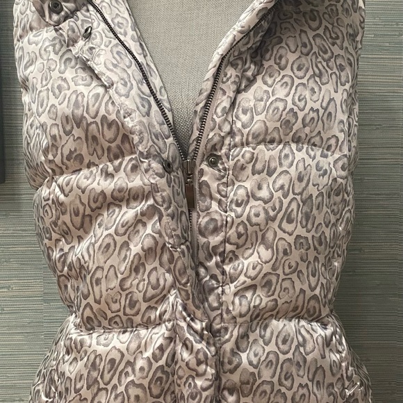 Charter Club Gray Leopard Print Women's Puffer Vest - Picture 1 of 9